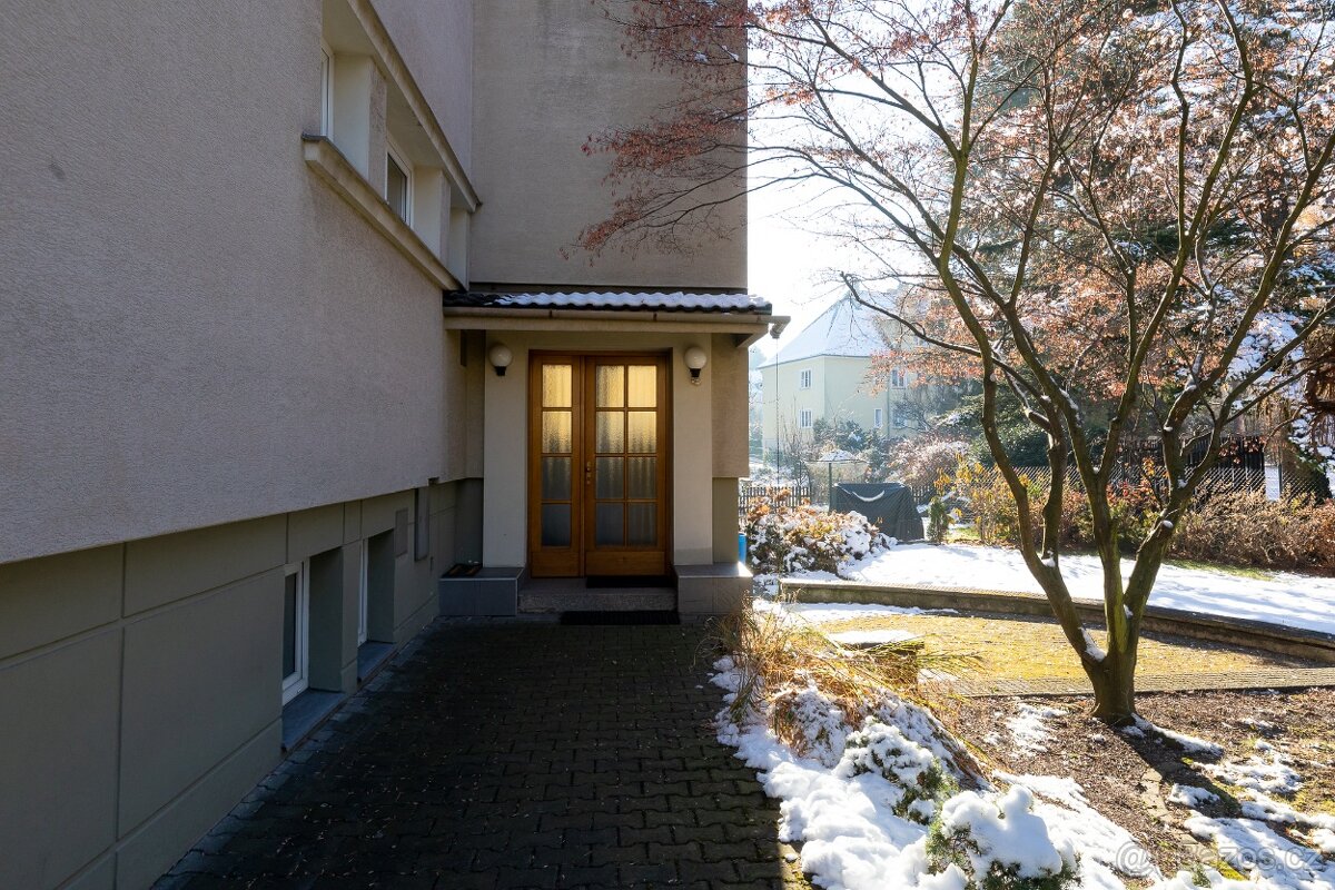 Pronájem bytu 3+1 150 m2 - 19