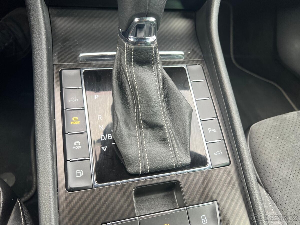 ŠKODA SUPERB KOMBI 1.4 TSi iV SPORTLINE - 19