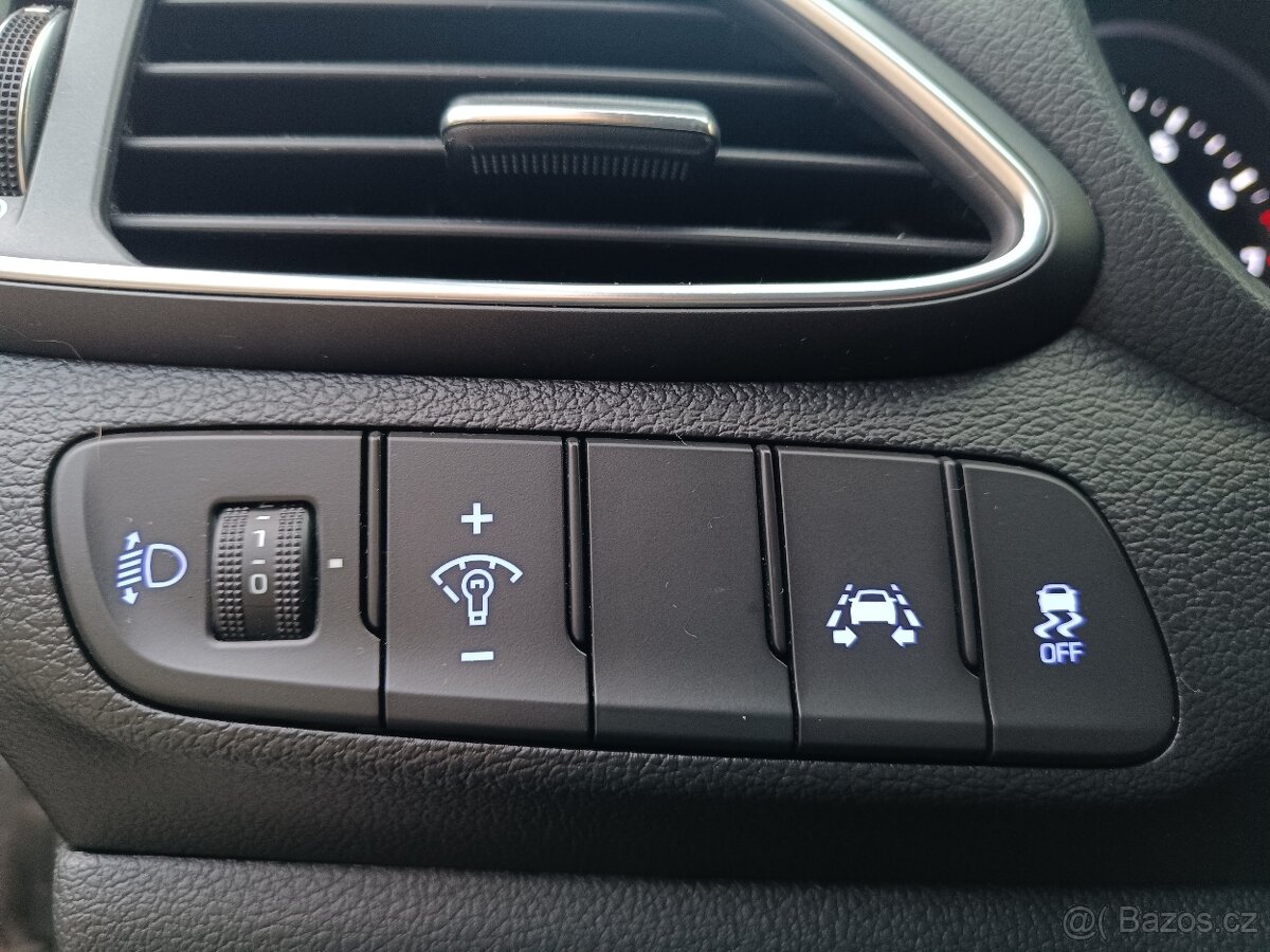 Hyundai I30 kombi rok 2018,najeto: 112.252 km, Nové v CZ - 19