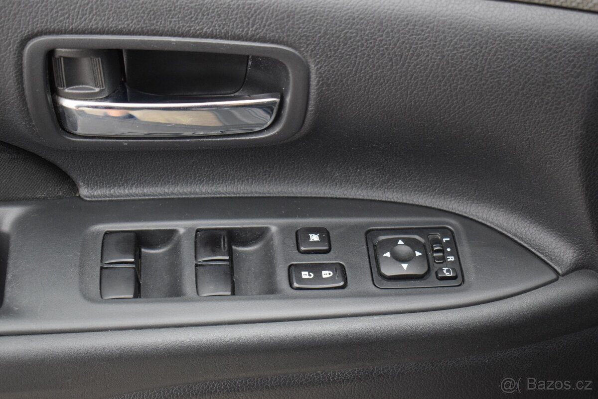 Mitsubishi Outlander 2,3 Di-D 110 kW,7-míst,4x4,kamera,TZ - 19