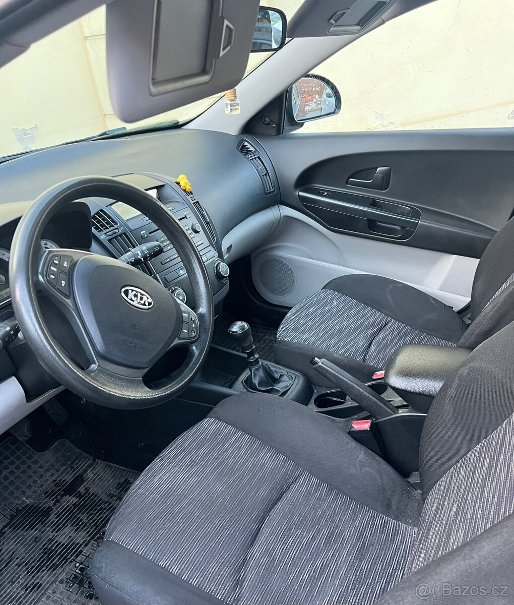 Kia Ceed 1.4i + LPG. Rok 2010. Tempomat. Klima - 19