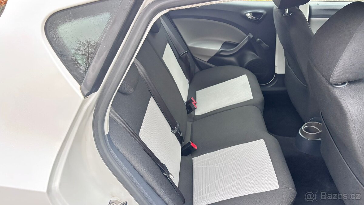 SEAT Ibiza 1,4i 16V rv 2013 - 19