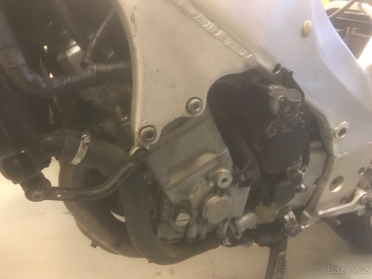 Yamaha YZF 750R - 19