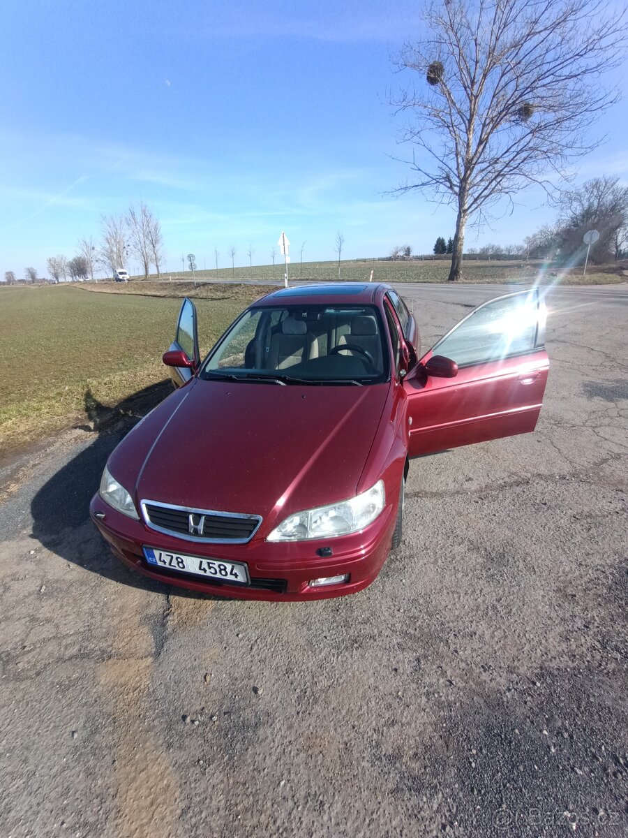 Honda Accord sedan - 19