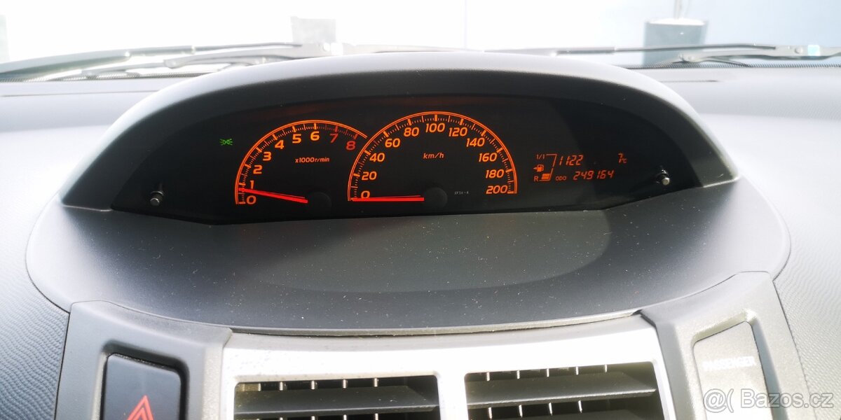 Toyota Yaris II 1,0 VVTi - 51kw. EURO 4. STK+EM do: 3/2026 - 19