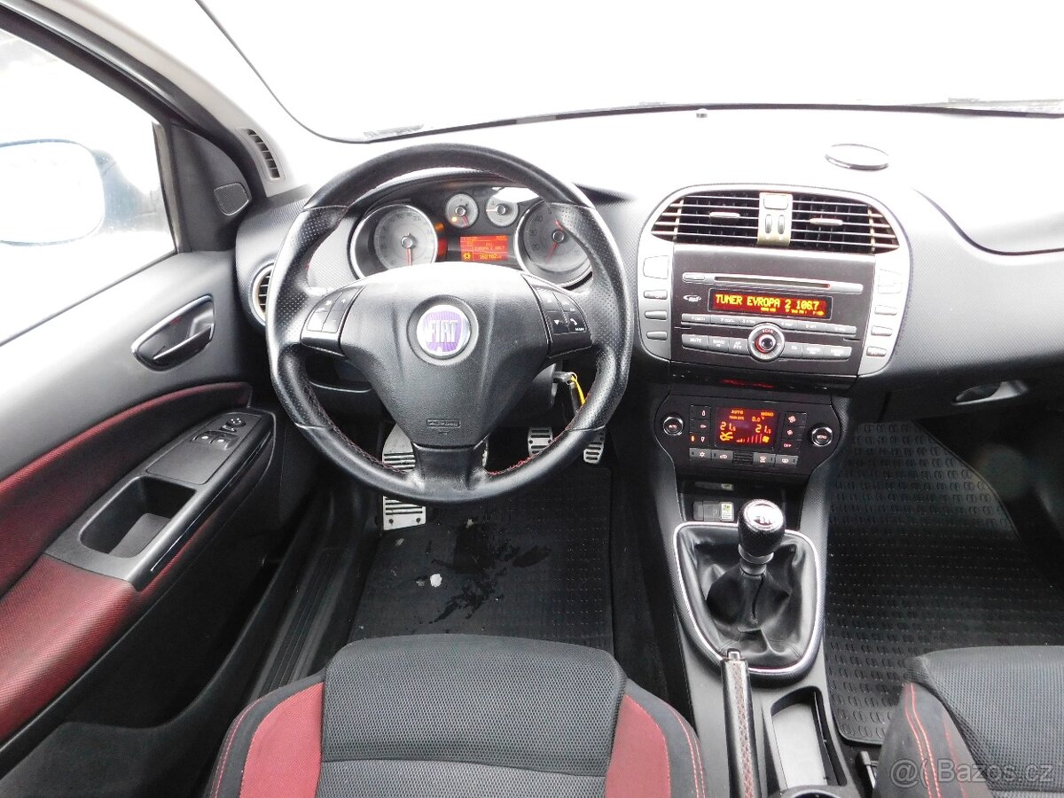 Fiat Bravo 1.4 T-JET,,výkon 110 Kw,BEZ KOROZE,Pěkný - 19