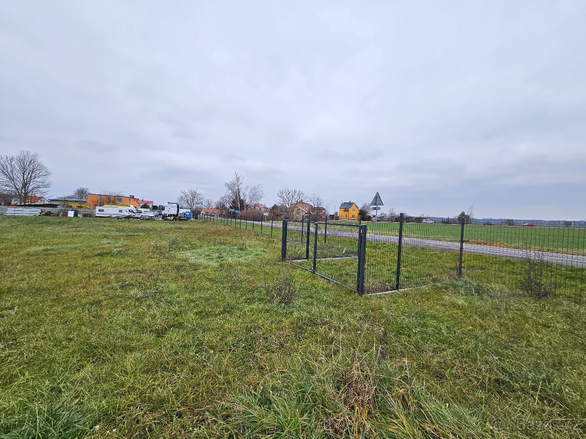 Nabízíme na pronájmem pozemek vhodný na autobazar, parkování - 19