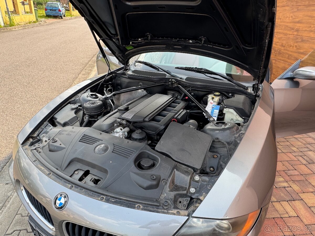 BMW Z4 2.2i (125kw) manuál, dovoz DE, červená kůže - 19
