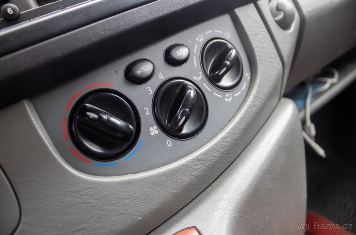 Renault Trafic 2.0 dCi / 84 kW / 2012 / Obytný Van - 19