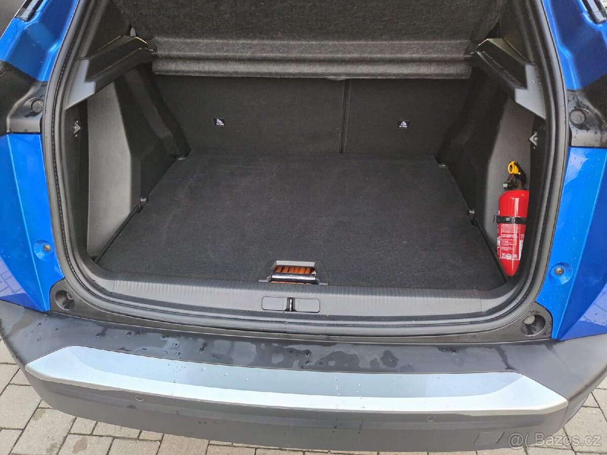 ZÁNOVNÍ PEUGEOT e2008 ALLURE 100kw naj.15.900km SoH 95% - 19