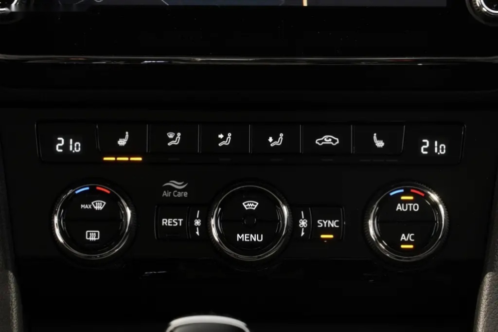 Škoda Superb, 2.0TSI,Style,DSG,Virtual,Tažné - 19