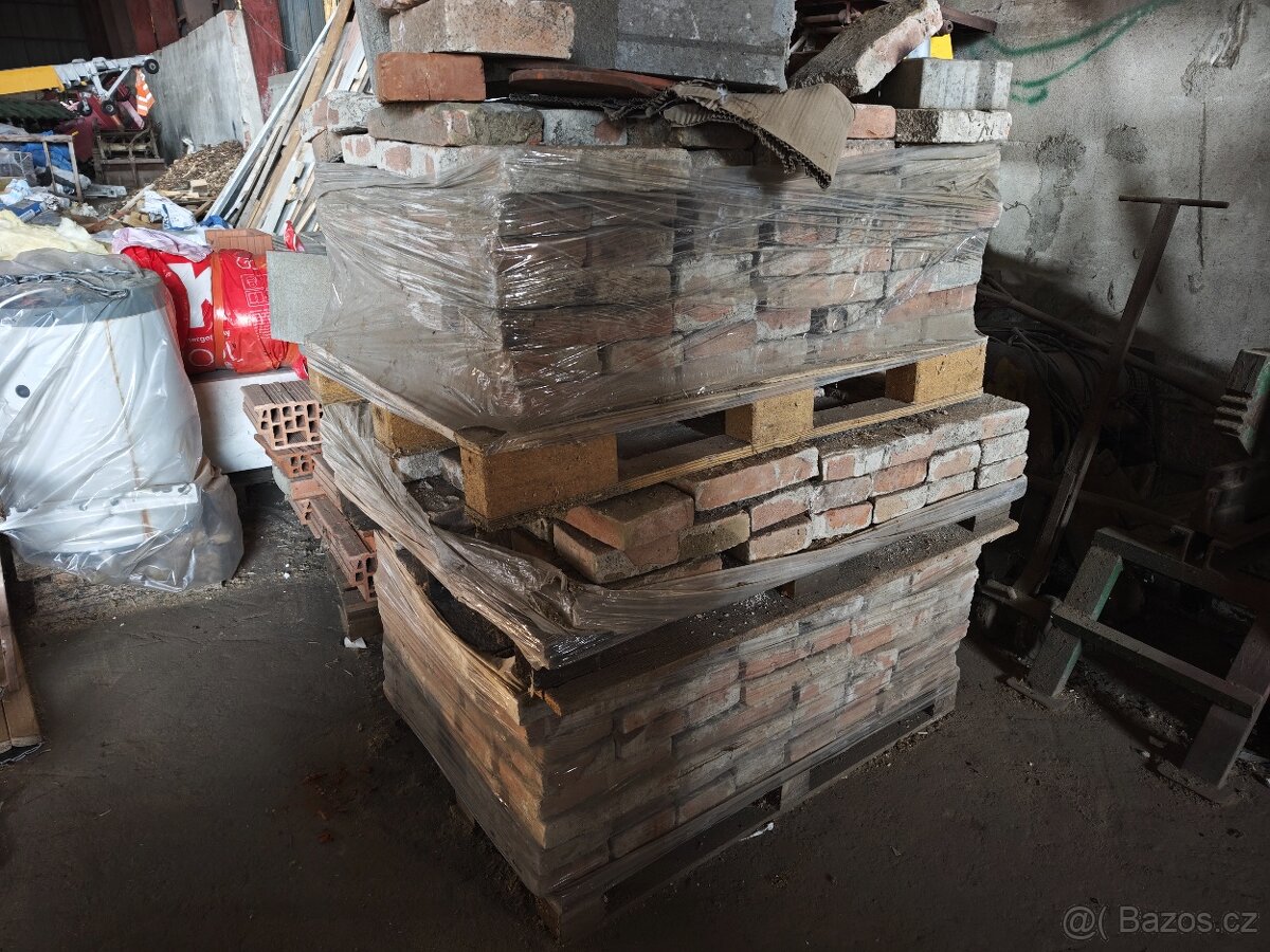 Stavební materiál – střešní tašky a další, různé druhy. - 19