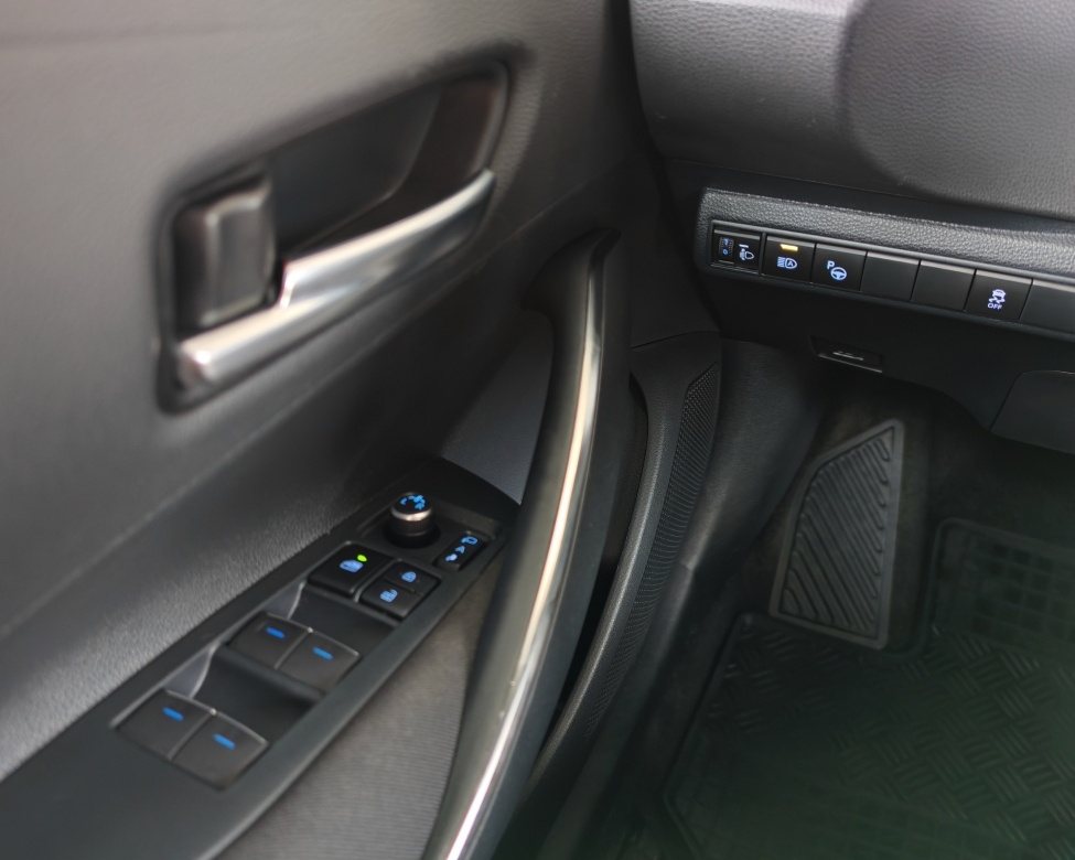 Toyota Corolla 1.8 hybrid - 19