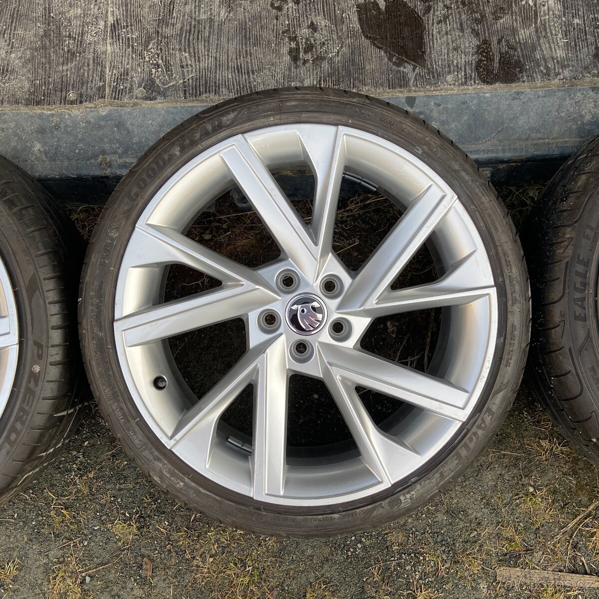 VEGA R18 letní pneu 205/40/19 - 19