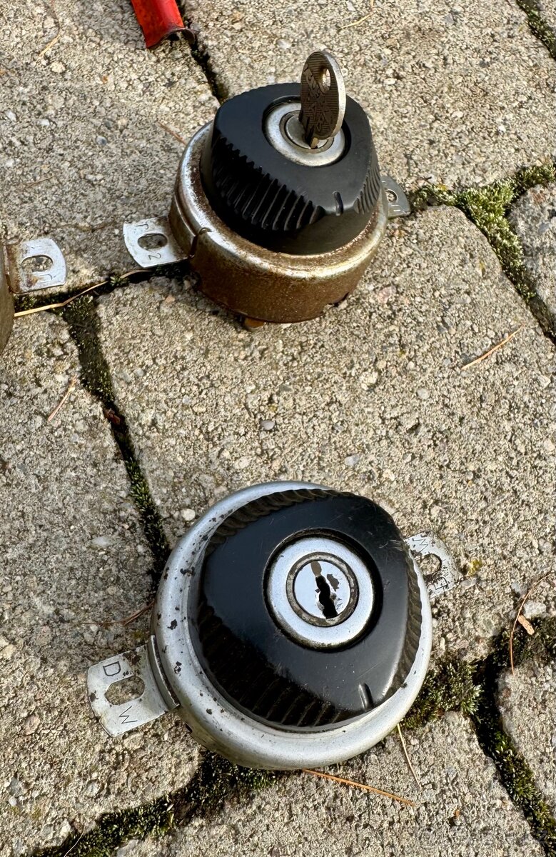 Jawa 250 350 panelka - drzaky a spinacky - 19