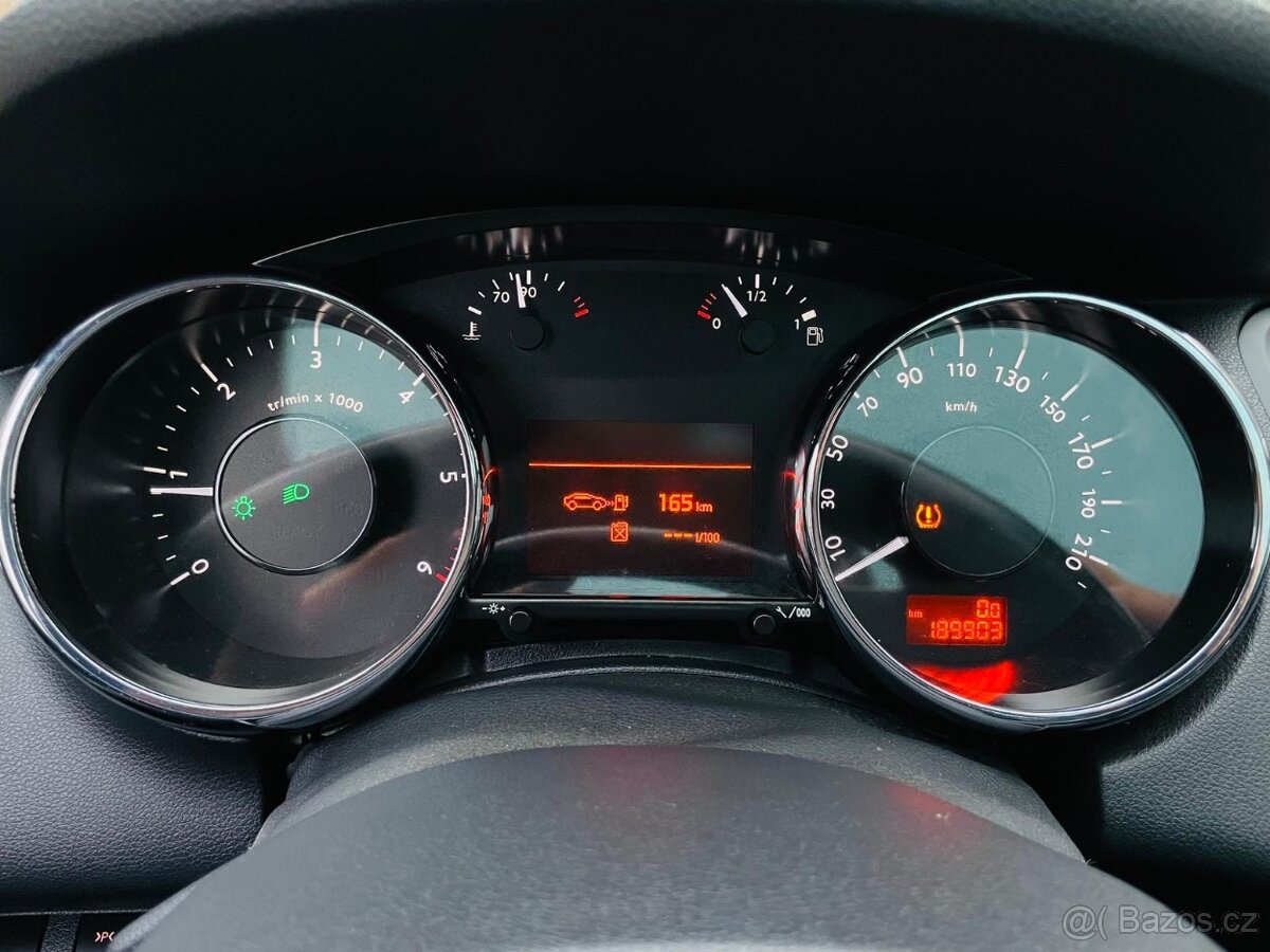 Peugeot 5008 2.0HDi MANUÁL 7MÍST VÝHŘEV SERVISKA PLNÁ VÝBAVA - 19