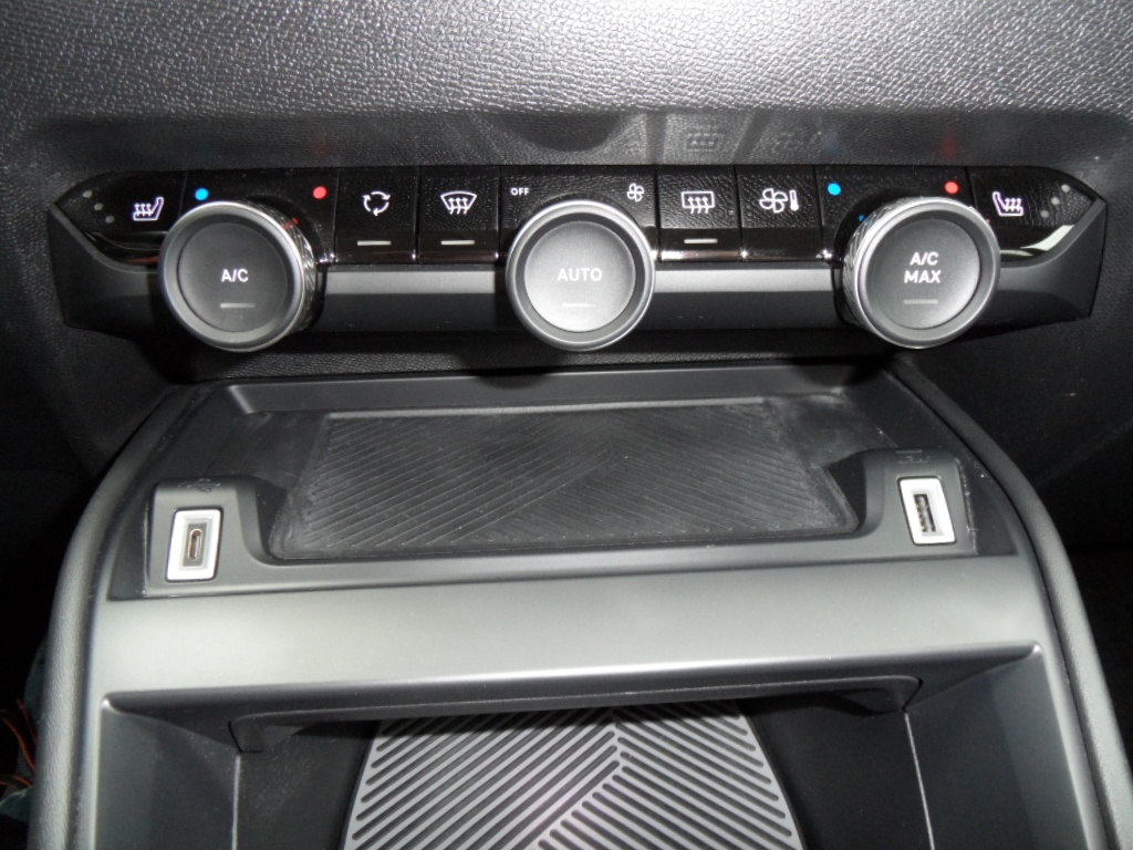 Citroen C4 1.2 PureTech,81kw,plná výbava,naj.105000km - 19