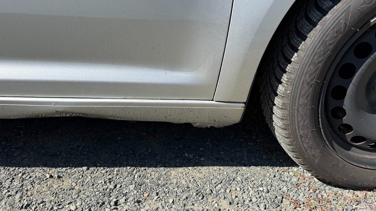 VW Touran 1,9 TDI 2010 - 19