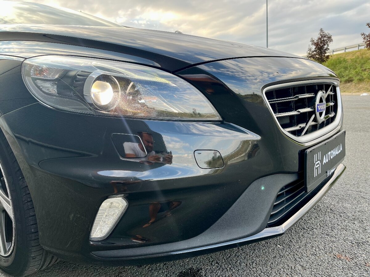 Volvo V40 D2 88kW R-Design VÝHŘEV Bi-Xenony NAVI Senzory - 19