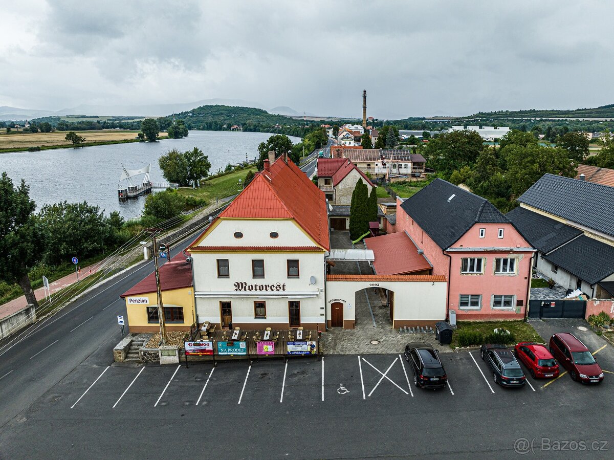 Prodej zavedeného motorestu s ubytováním, sálem a prodejnou - 19