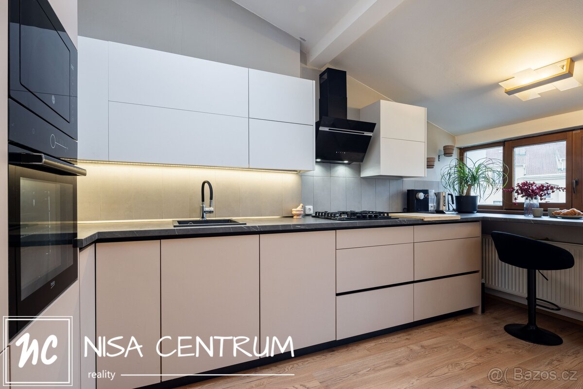 Prodej atypického podkrovního bytu 260 m² v Praze - Vinohrad - 19