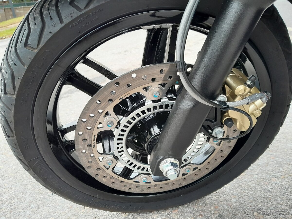 Piaggio Beverly 300i HPE, 2023, 6000km, ZIMNÍ CENA - 19