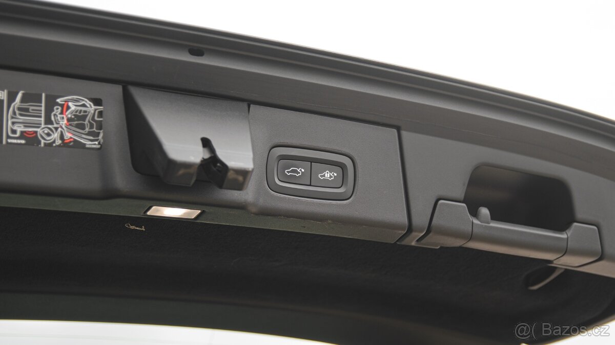 Volvo V90, CC B4 2,0/145kW AWD DPH - 19