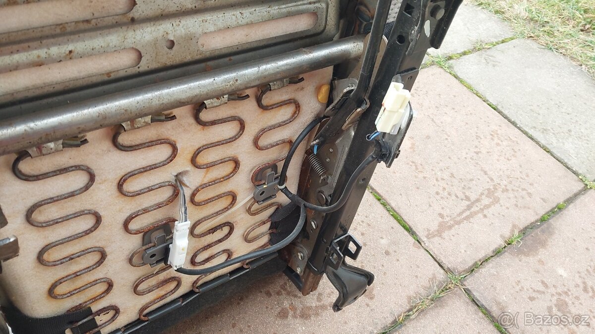 Mitsubishi L200 DID sedadlo spolujezdec - 19