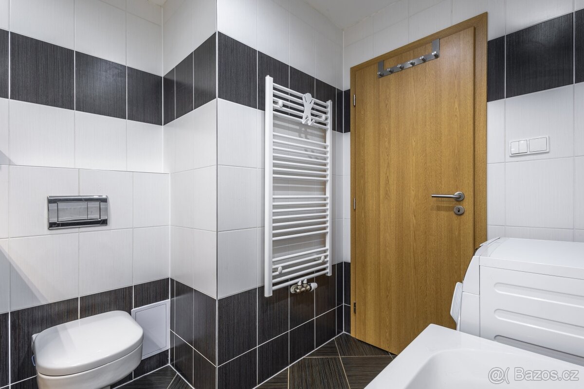 Pronájem bytu 2+kk se zahradou a garážovým stáním - 19