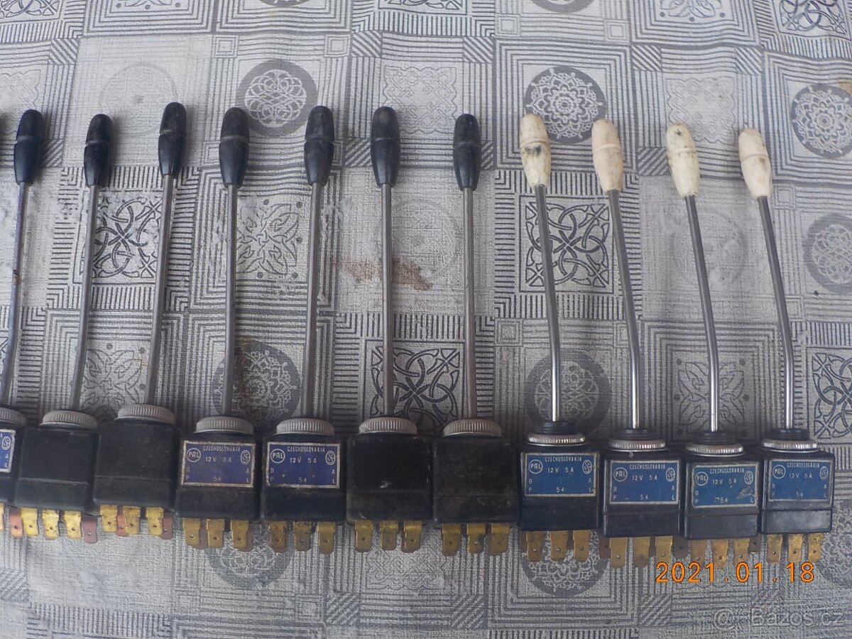 Mlhovky,světla,blinkry,přepínače,díly na Aro 10,CV2.... - 19