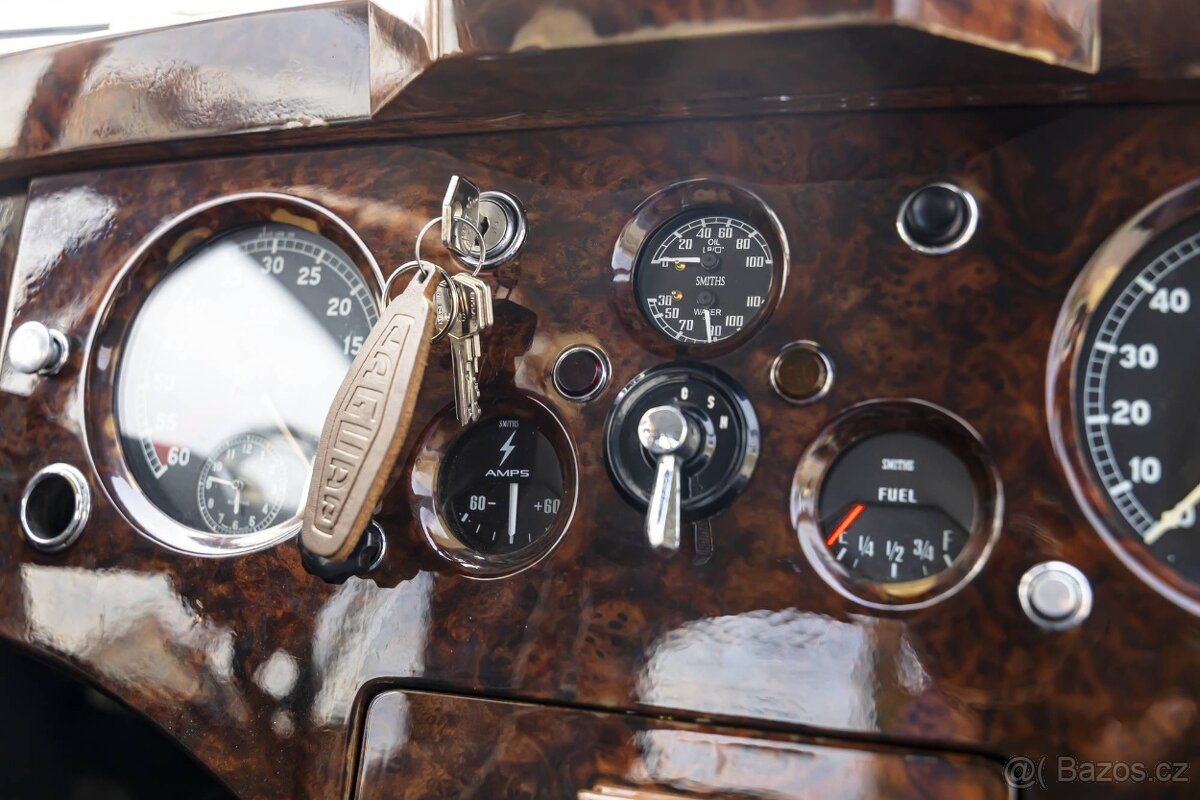 Jaguar XK120 Coupe - 19