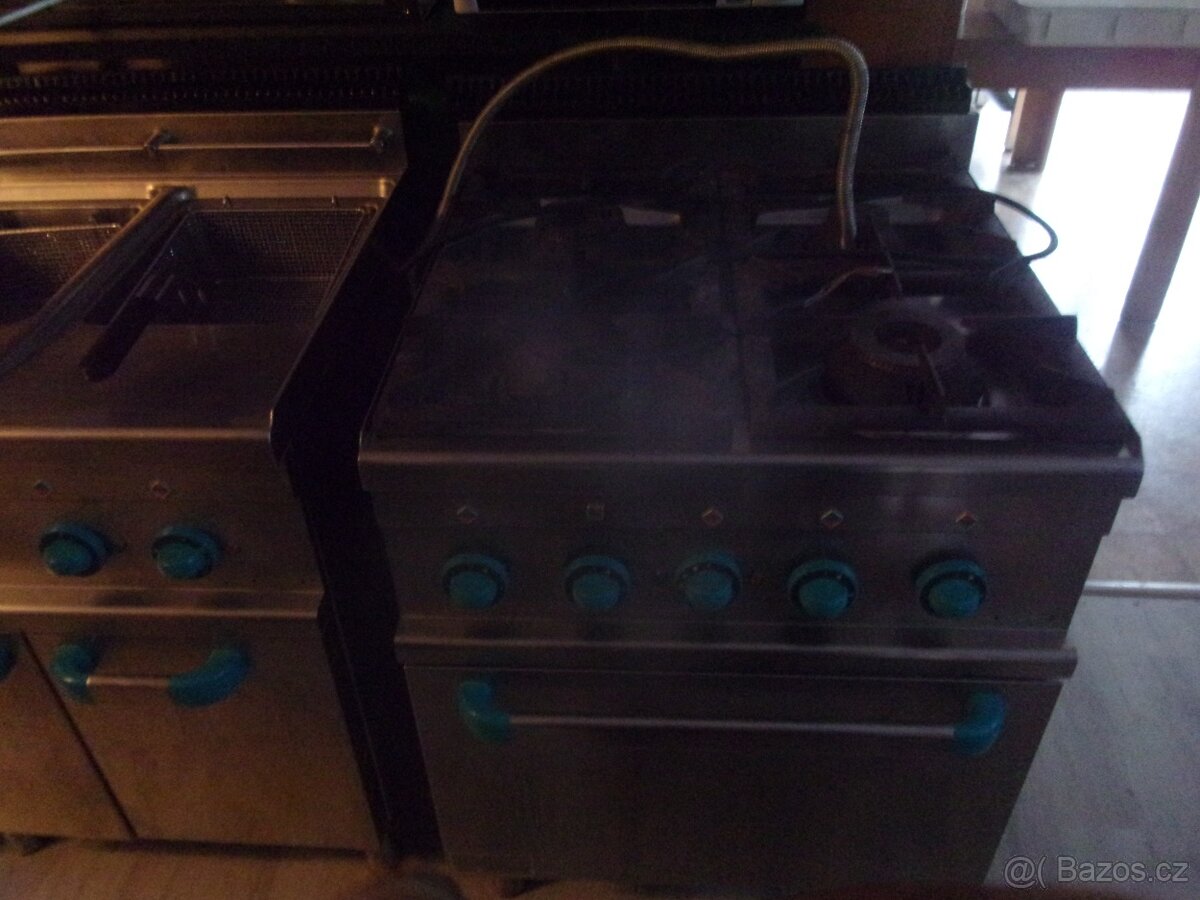 NEREZOVÁ PROFESIONÁLNÍ KUCHYNĚ - 19