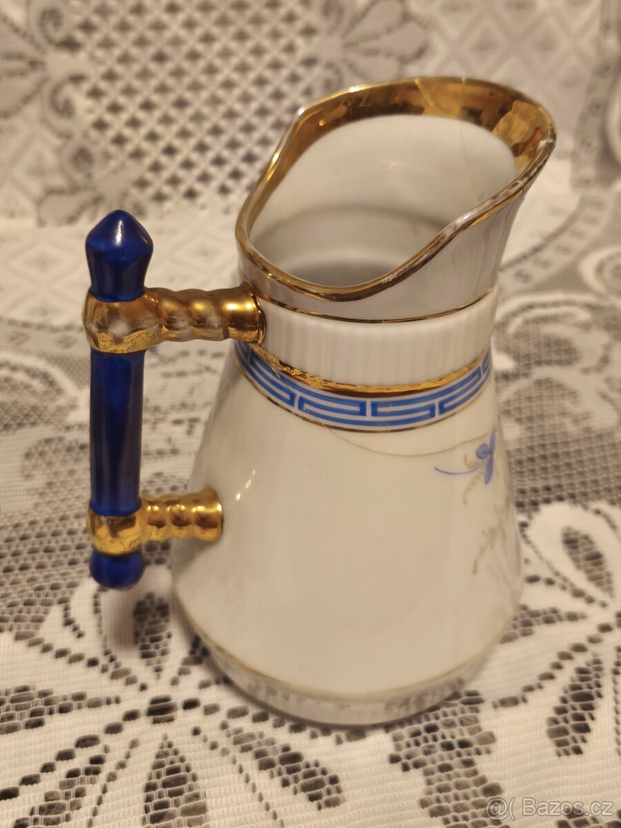 Stará porcelánová konvička. - 19