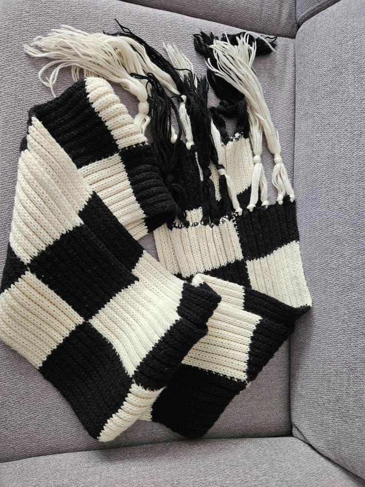 starožitný hrací budík, šaty, kabelka kožená,HRNEČKY - 19