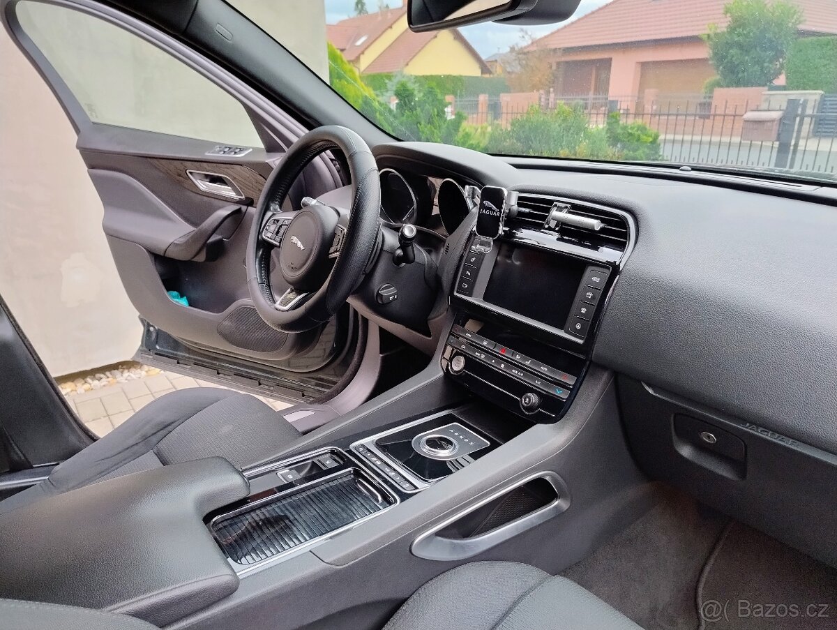 Jaguar F-Pace 300d- V6, 221kw 4x4 - 19
