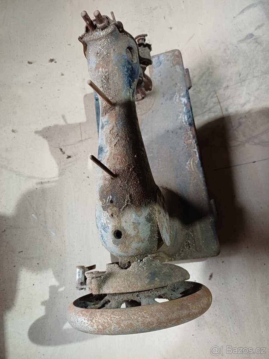 staré šicí stroje k renovaci - 19