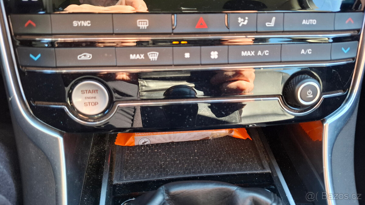 Jaguar XF, E-Performance " MANUÁL " dohoda jistá - 19