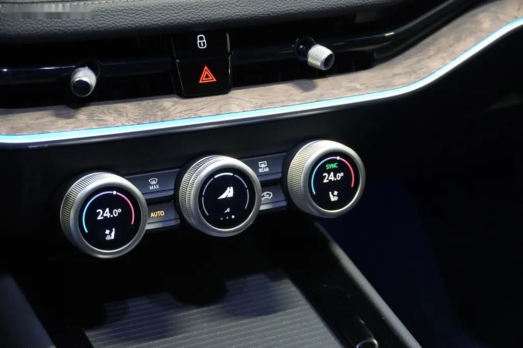 Škoda Superb, 2.0TDI,142KW,4x4,L&K,HUD,VENTI - 19