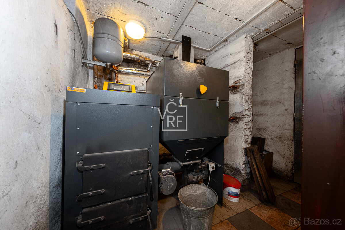 Zachovalý rodinný dům s pozemkem v obci Kořenice u Kolína - 19