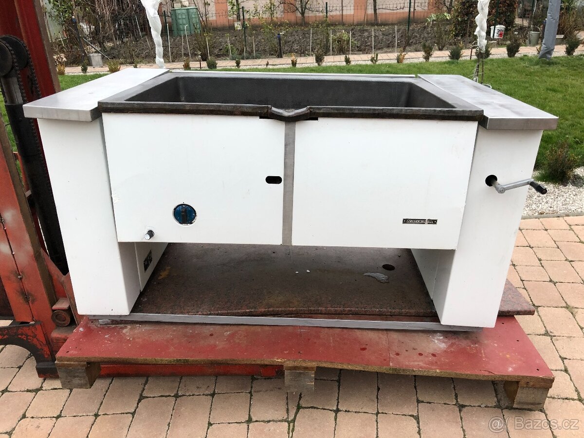 KUCHYNSKÉ STROJE - 19