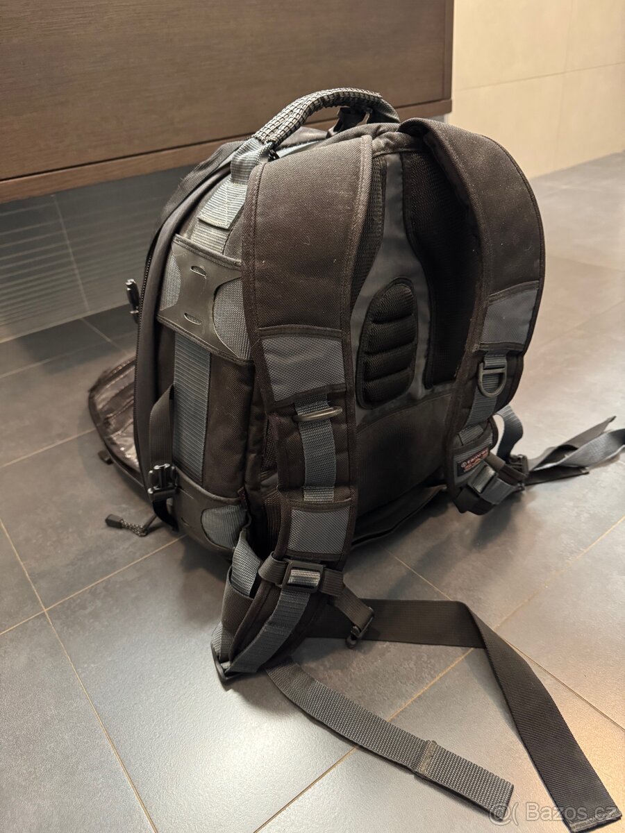 Zrcadlovka Canon EOS 400D + 3 objektivy, 2 stativy a batoh - 19