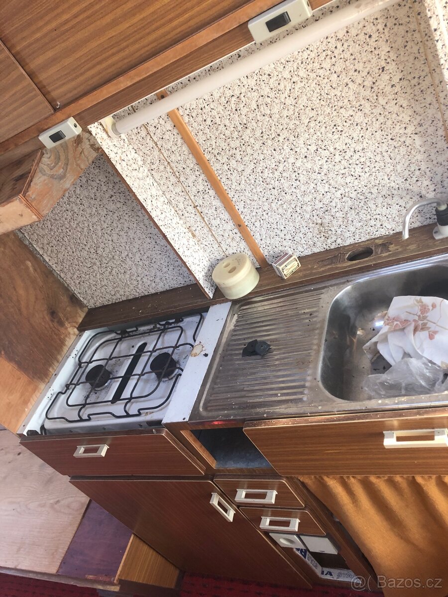 Karavan na pevné stání - 19