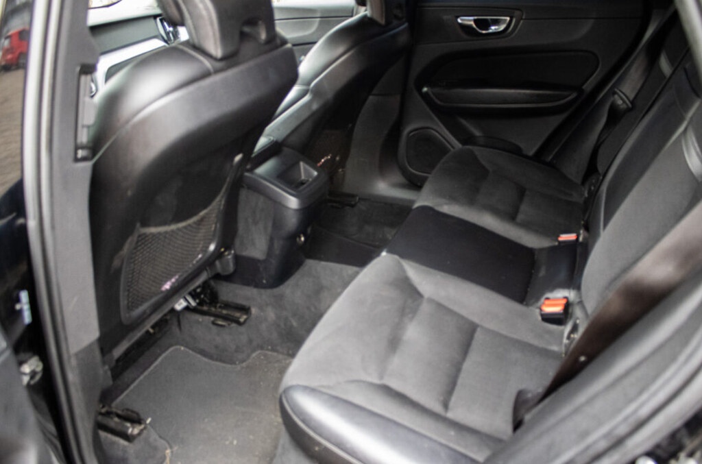 Volvo XC60 D4 Momentum, 140kW (2019) - 19