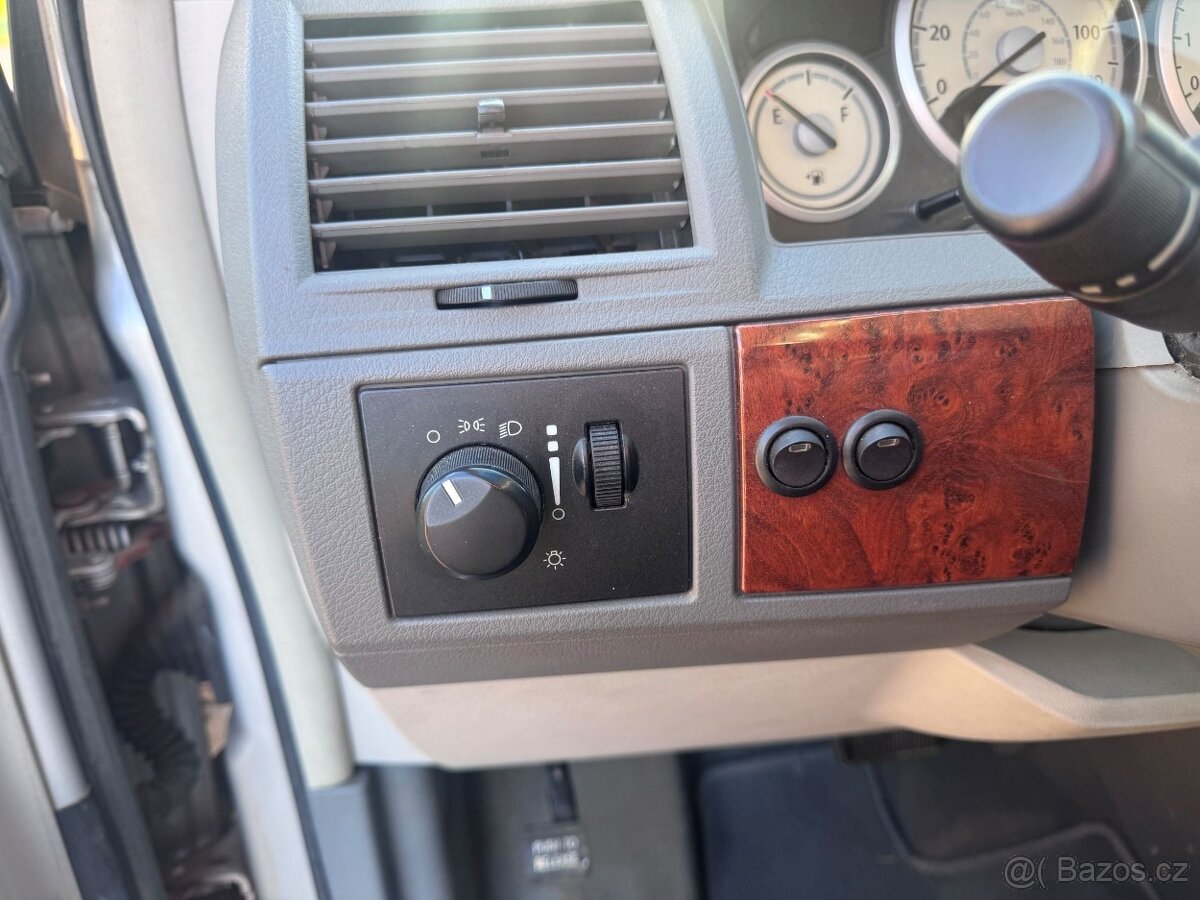 Chrysler Town Country 3,3 V6 RT 2009 DPH - 19