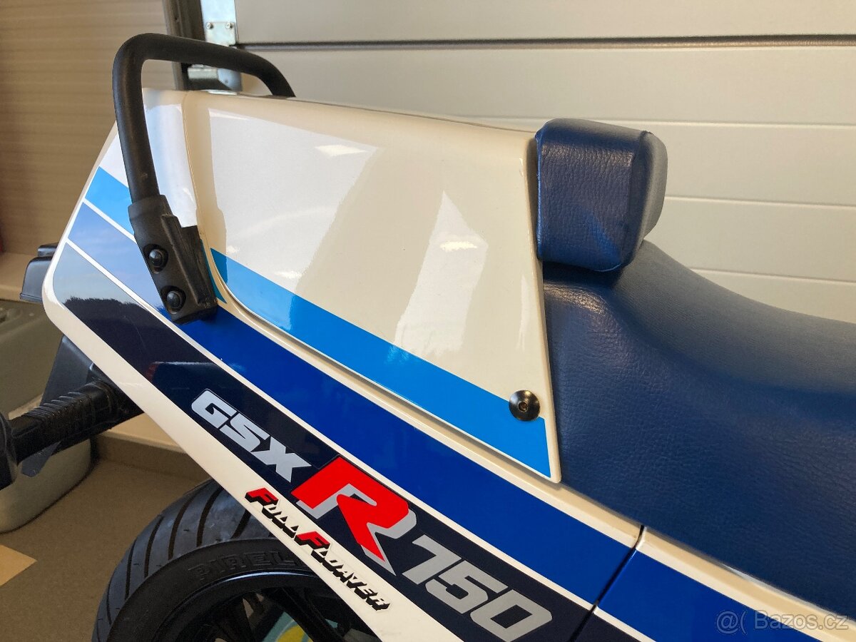 SUZUKI GSX-R 750 - 19