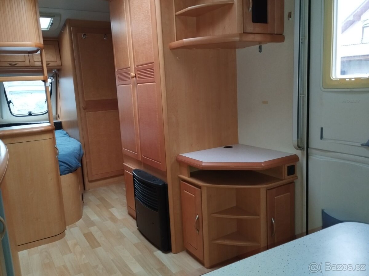 HOBBY 540UFe č.242. Pro 4. Fr. postel. Sprcha. Rok 2006 - 19