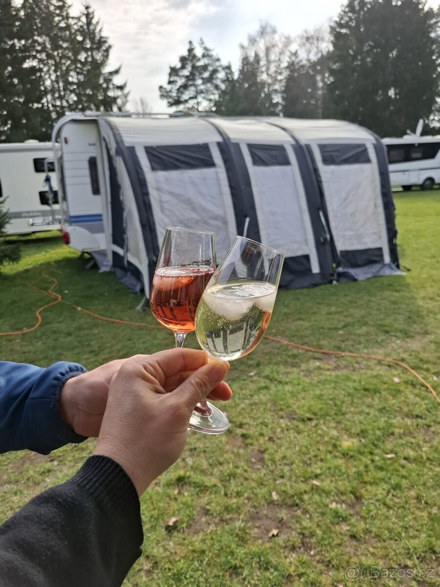 Prpdám karavan Hobby 495 UF,r.v.2002 + předstan + nosič kol. - 19