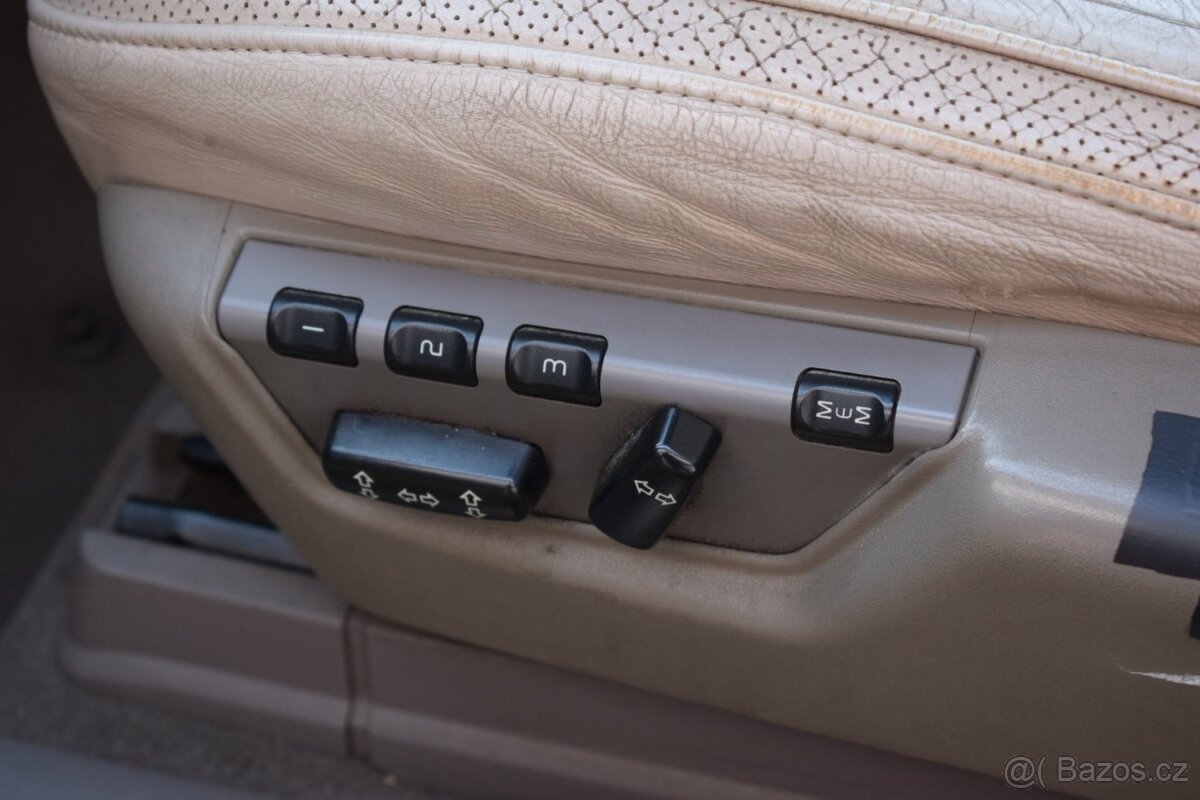 Volvo XC90 D5 2.4D 4X4/KŮŽE/MANUÁL/7MÍST/ - 19