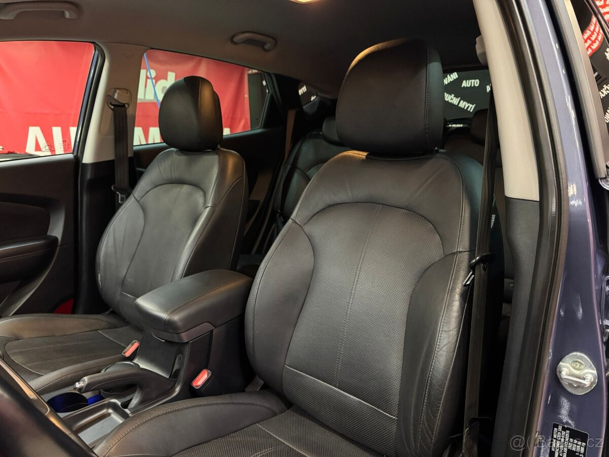 Hyundai IX35 2.0i STYLE PLUS 122kW AWD, XENONY, BENZÍN - 19