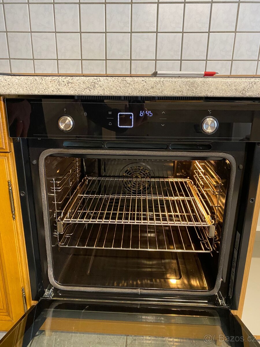 Kuchyňská linka – MASIVNÍ dvířka – SKLADEM - 19